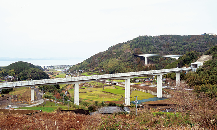 広域農道である大村湾グリーンロードの展望台から眺める千綿川橋りょう